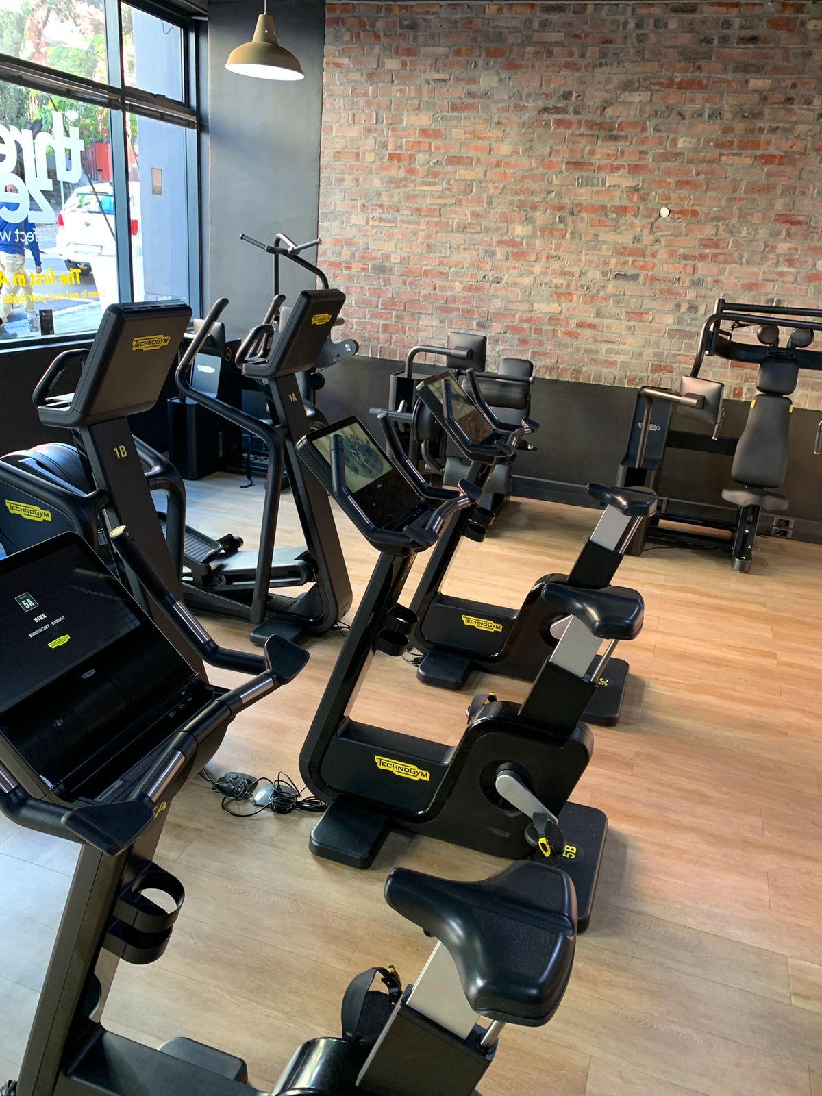 Threezero cardio machines with street windows